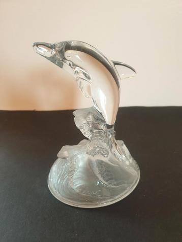 Glazen dolfijn 16 cm hoog. Mooi sieritem. 11,5 x 10 cm.
 beschikbaar voor biedingen