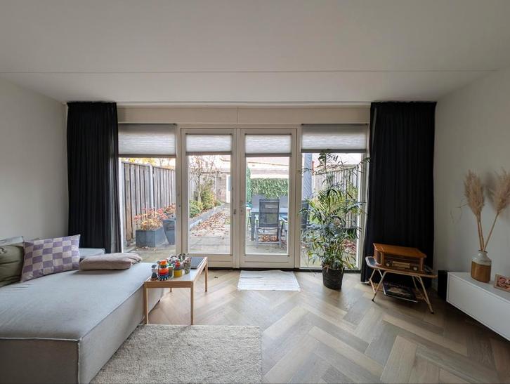 Mooie zwarte gordijnen, Huis en Inrichting, Stoffering | Gordijnen en Lamellen, Nieuw, 200 cm of meer, 150 tot 200 cm, Zwart, Ophalen of Verzenden