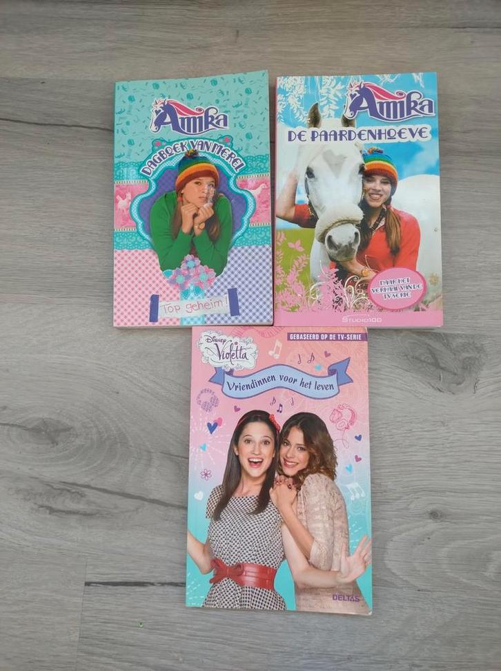 Amika & Violetta Boeken Set, Boeken, Kinderboeken | Jeugd | onder 10 jaar, Zo goed als nieuw, Fictie algemeen, Ophalen of Verzenden