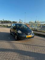 Toyota AYGO AUTOMAAT! 1.0 12V Vvt-i 3DRS MMT 2005 Grijs, Auto's, Toyota, 68 pk, Origineel Nederlands, Particulier, Zilver of Grijs
