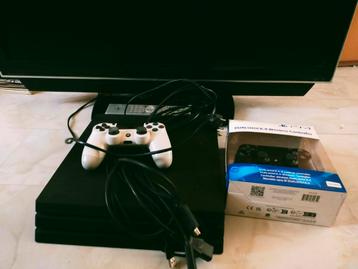 PS4 met 2 controllers en JVC tv met afstandsbediening. beschikbaar voor biedingen