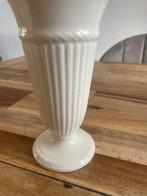 Witte Wedgwood ESME Vaas - Klassiek Design, Huis en Inrichting, Woonaccessoires | Vazen, 50 tot 75 cm, Wit, Aardewerk of Porselein