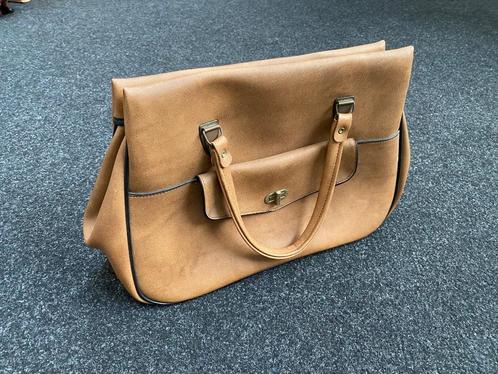 Retro tas lichtbruin/beige, Sieraden, Tassen en Uiterlijk, Tassen | Damestassen, Gebruikt, Handtas, Beige, Ophalen of Verzenden