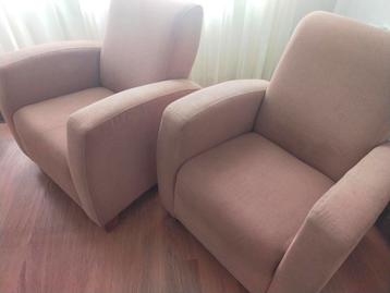 Gratis! Twee fauteuils in goede staat beschikbaar voor biedingen
