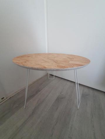Bijzettafel / salontafeltje  beschikbaar voor biedingen