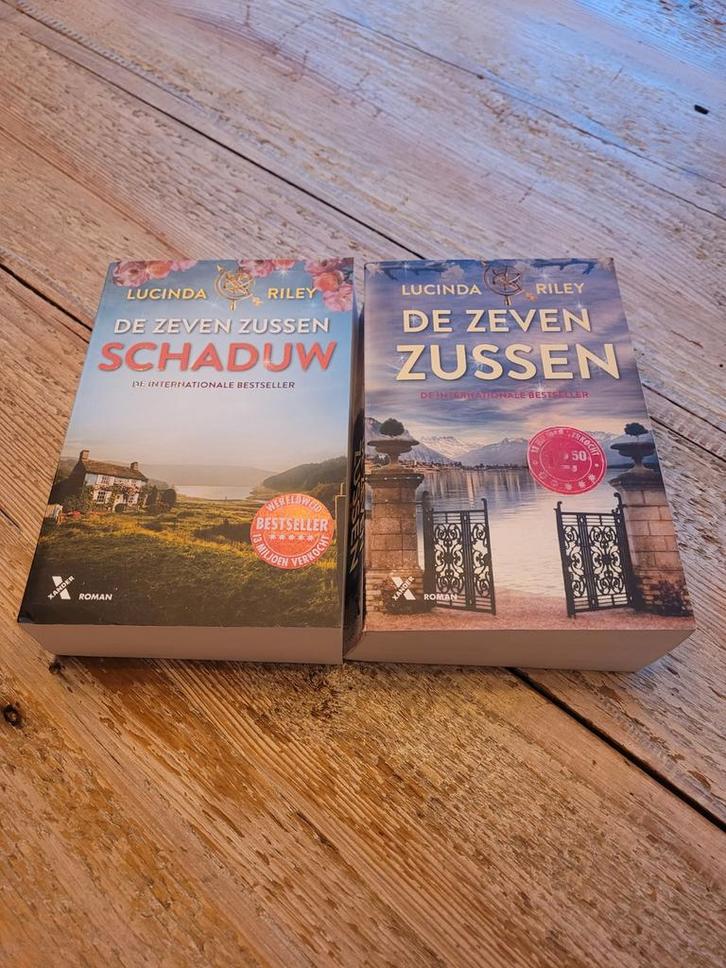Lucinda Riley - De Zeven Zussen (2 boeken), Boeken, Romans, Gelezen, Nederland, Ophalen of Verzenden