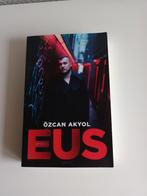 Eus - Özcan Akyol (Roman), Ophalen of Verzenden, Gelezen, Özcan Akyol, Nederland