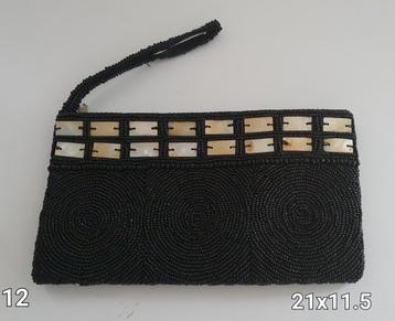 YKK vintage clutch met zwarte glaskralen en parelmoer  beschikbaar voor biedingen