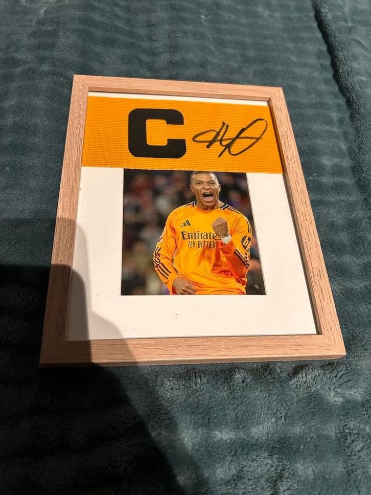 Mbappe Gesigneerde Aanvoerdersband - Certificaat, Verzamelen, Sportartikelen en Voetbal, Nieuw, Overige typen, Buitenlandse clubs