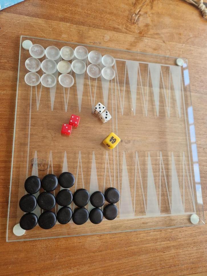 Spel: glazen backgammon, Hobby en Vrije tijd, Gezelschapsspellen | Bordspellen, Gebruikt, Een of twee spelers, Ophalen of Verzenden