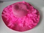 Roze rose stro hoed met veren carnaval, Ophalen of Verzenden, Zo goed als nieuw, One size fits all