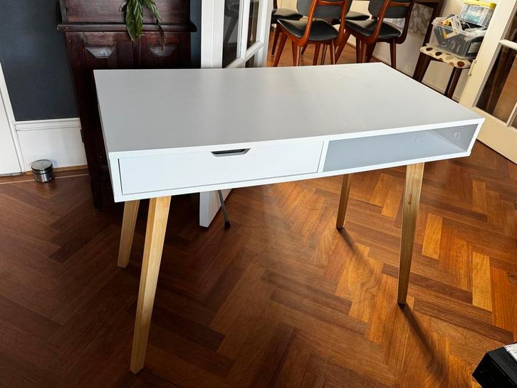Witte Sidetable / Bureau met lade - Jysk, Huis en Inrichting, Bureaus, Zo goed als nieuw, Bureau, Ophalen