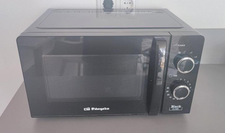 Microwave in good condition, Witgoed en Apparatuur, Magnetrons, Gebruikt, Vrijstaand, Magnetron, Minder dan 45 cm, Draaiplateau