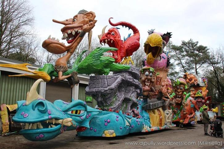 Carnavalswagen thema Prehistorie –  Beschikbaar na carnaval, Hobby en Vrije tijd, Feestartikelen, Zo goed als nieuw, Overige typen
