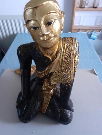 Houten sculptuur voorstellend OOSTERS FIGUUR goudkleurig zw beschikbaar voor biedingen