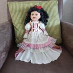 Mooie Porseleinen Pop met Krullen, Antiek en Kunst, Ophalen of Verzenden