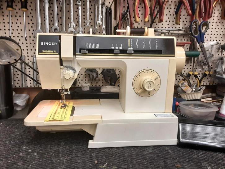 SINGER SAMBA 4 NAAIMACHINE MODEL 6212C, Hobby en Vrije tijd, Naaimachines en Toebehoren, Gebruikt, Naaimachine, Singer, Ophalen of Verzenden