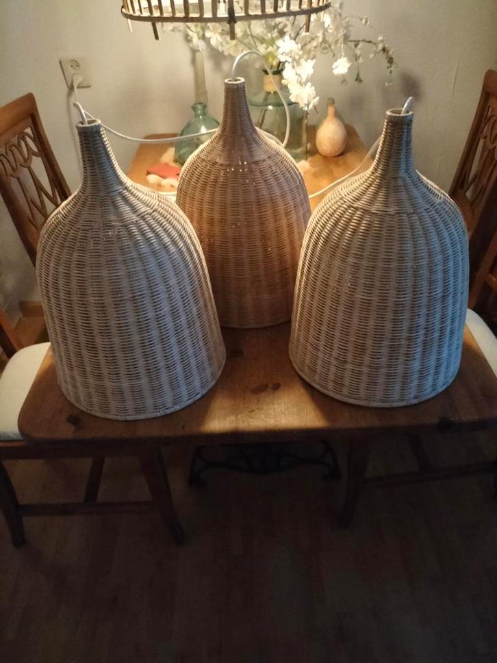 Ikea Leran hanglamp van Rotan. 35 euro per lamp, Huis en Inrichting, Lampen | Lampenkappen, Zo goed als nieuw, 25 tot 50 cm, Overige vormen