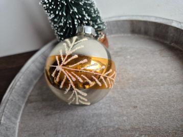 Vintage kerstbal oranje streep met tak 541 beschikbaar voor biedingen