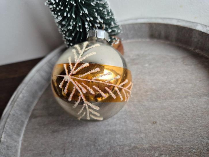 Vintage kerstbal oranje streep met tak 541, Diversen, Kerst, Gebruikt, Ophalen of Verzenden
