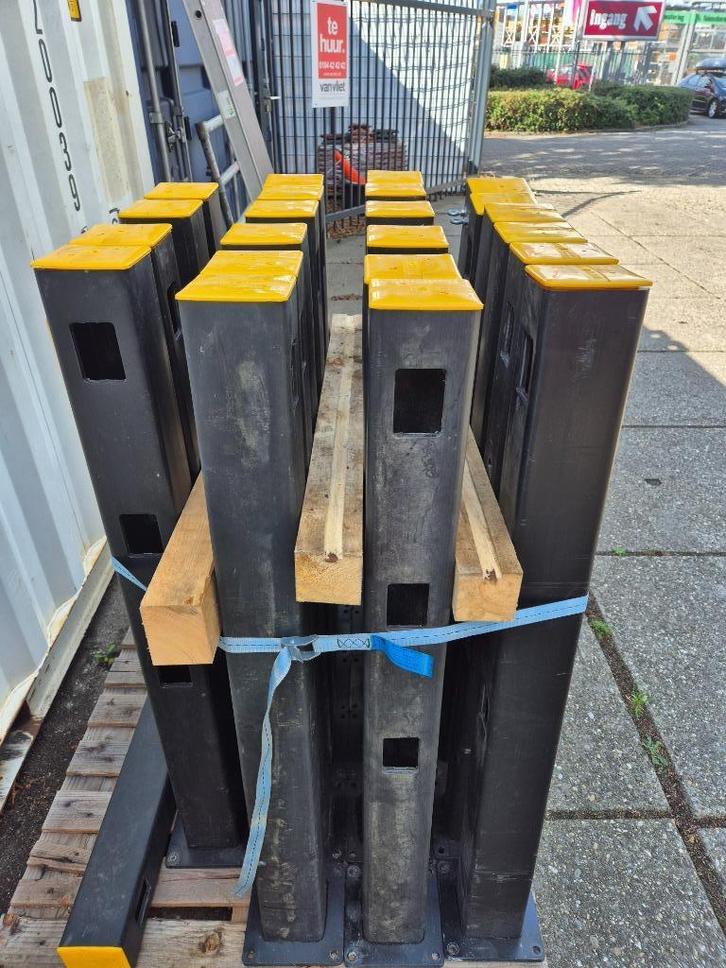 23 stuks A safe kunststof palen, Doe-het-zelf en Verbouw, Overige Doe-het-zelf en Verbouw, Zo goed als nieuw, Ophalen of Verzenden