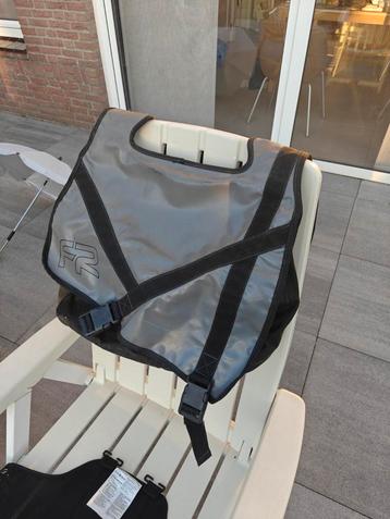 Dubbele fietstas beschikbaar voor biedingen