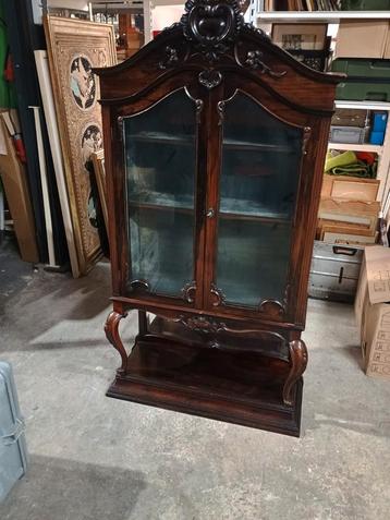 Antieke Vitrinekast  beschikbaar voor biedingen