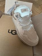 Ugg Lowmel Sand 40, UGG, Beige, Nieuw, Ophalen of Verzenden