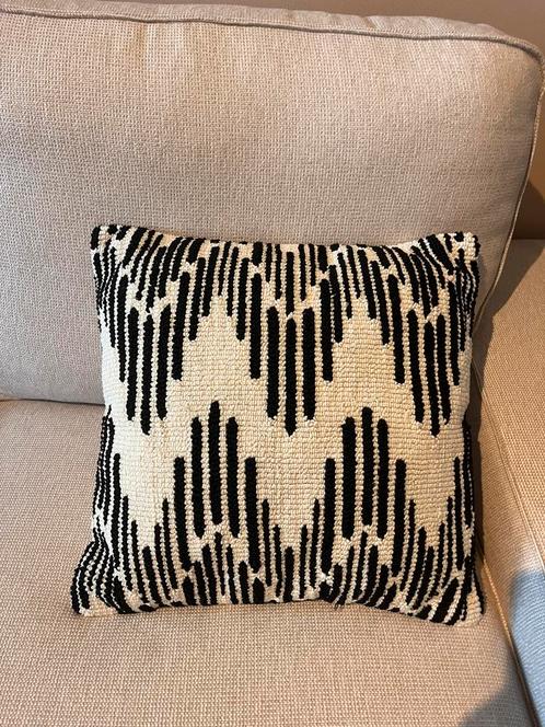 Sierkussen, Huis en Inrichting, Woonaccessoires | Kussens, Zo goed als nieuw, Beige, Ophalen