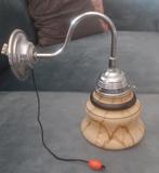 Oud chromen wand leeslampje met marmer motief kapje, Antiek en Kunst, Antiek | Lampen, Ophalen of Verzenden