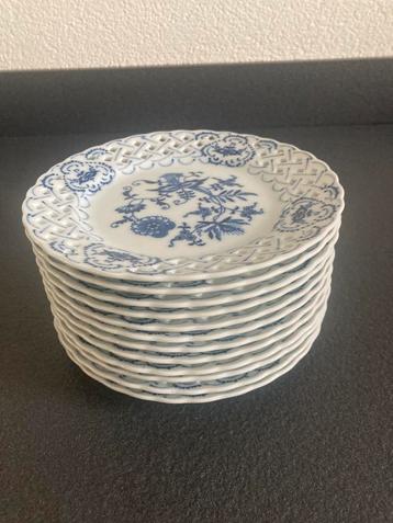 Diverse blue danube ajour servies beschikbaar voor biedingen