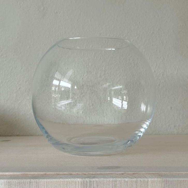 Glazen bolvaas vaas bol rond glas 16cm bowl, Huis en Inrichting, Woonaccessoires | Vazen, Zo goed als nieuw, Overige kleuren, Minder dan 50 cm