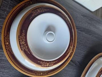 Terrine/ Serveerschaal met deksel beschikbaar voor biedingen