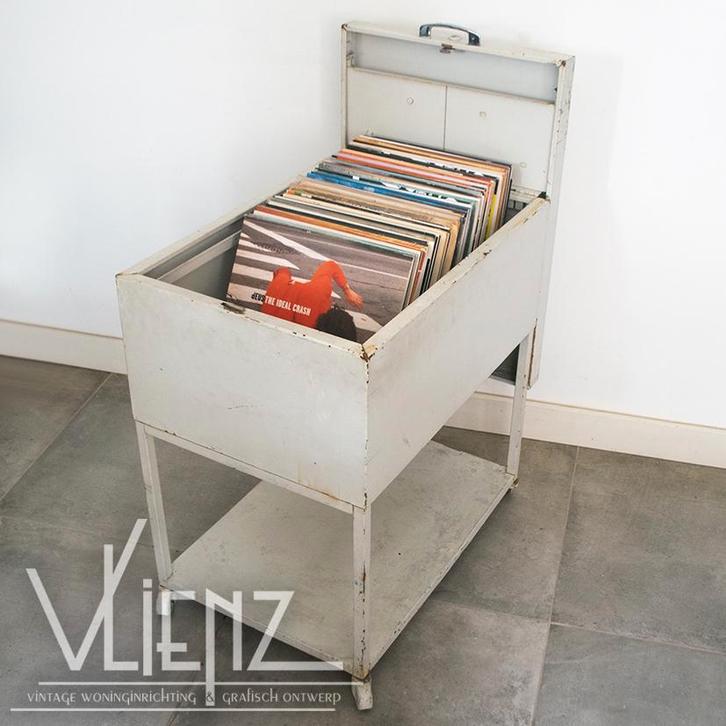 Industriële vintage, metalen dossierkast, archiefkast wielen, Huis en Inrichting, Kasten | Roldeurkasten en Archiefkasten, Gebruikt