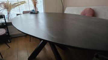 Eettafel zwart mangohout ovaal beschikbaar voor biedingen