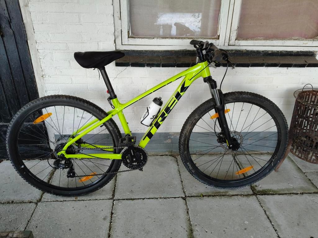 Nieuwe mountainbike Trek marlin 5 incl. fietshelm en standaa, Ophalen, Nieuw, Trek