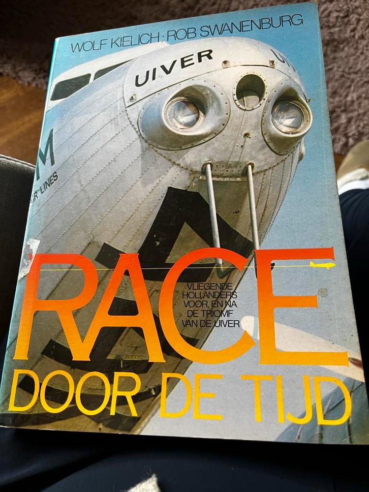 Race door de Tijd - KLM Vliegtuigboek over de Uiver, Boeken, Vervoer en Transport, Gelezen, Ophalen of Verzenden