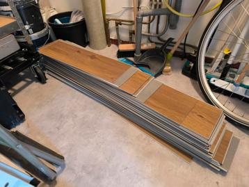 PVC Click-Vinyl midden eiken + ondervloer beschikbaar voor biedingen