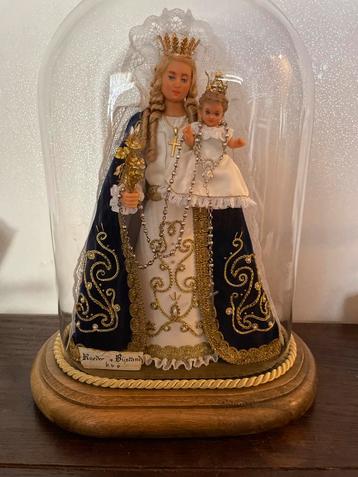 Moeder van Bijstand beeld in glazen stolp beschikbaar voor biedingen