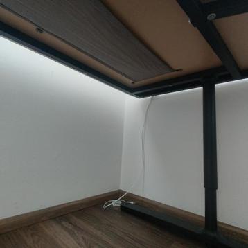 In hoogte verstelbaar bureau - in goede staat - afbeelding 7