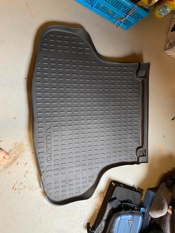 Originele rubber kofferbakmat volvo v40 I (tot 2004) beschikbaar voor biedingen