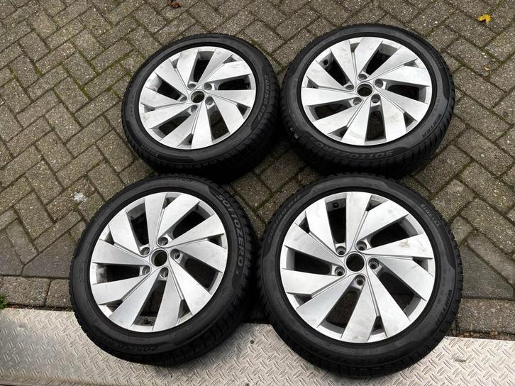 Volkswagen Golf 8 Winterbanden met LM Velgen, Auto-onderdelen, Banden en Velgen, Banden en Velgen, Winterbanden, 17 inch, 205 mm
