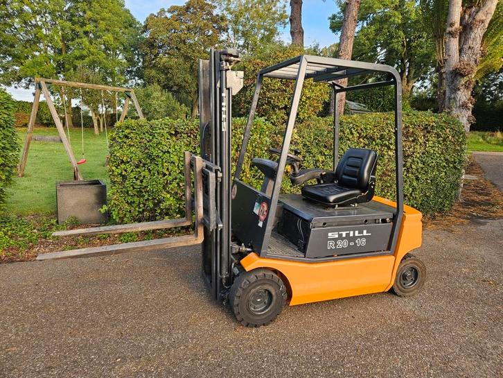 Zeer nette compacte elec.heftruck triplomast sideschift, Zakelijke goederen, Machines en Bouw | Heftrucks en Intern transport