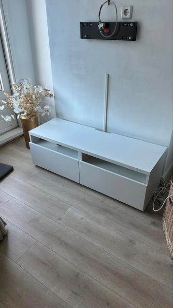 IKEA TV meubel - Wit beschikbaar voor biedingen