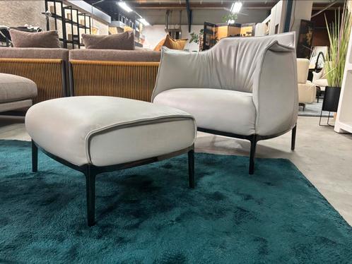 Poltrona Frau Archibald armchair + ottoman LP € 10.000,-, Huis en Inrichting, Banken | Voetenbanken en Poefen, Nieuw, Ophalen of Verzenden