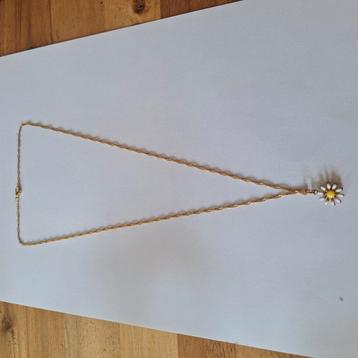 Goudkleurige madelief ketting.  beschikbaar voor biedingen