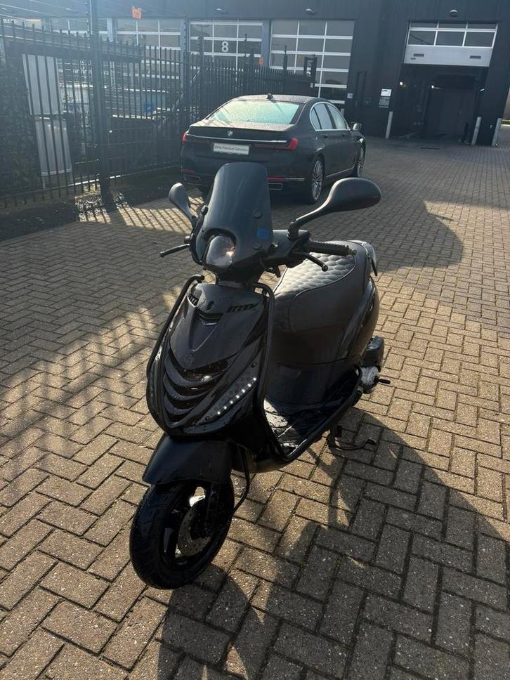 Piaggio zip 50cc 2005, Fietsen en Brommers, Scooters | Piaggio, Gebruikt, Zip, Maximaal 45 km/u, Benzine, Ophalen