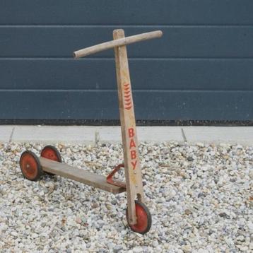 Vintage houten kinderstep. Step is rijklaar. 