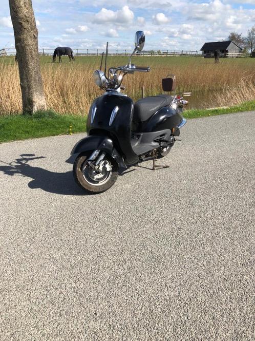 Retro scooter, Fietsen en Brommers, Snorfietsen en Snorscooters, Zo goed als nieuw, Overige merken, Ophalen