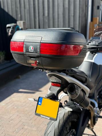 Mooie Givi Monokey topkoffer met rugkussen. beschikbaar voor biedingen